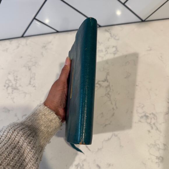 Vintage leather bound King James Holy Bible print in the Republic of Korea teal - Picture 2 of 9